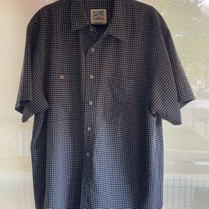 TravelSmith Men's Navy Checkered Button Down Shirt​​